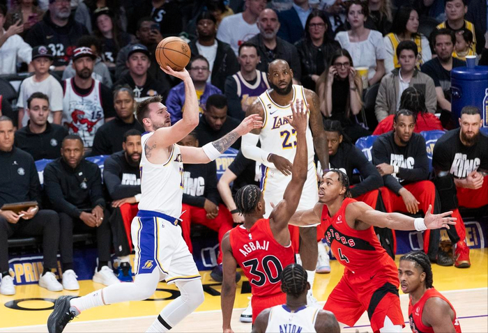 开云官网-掀翻东部第4，湖人收获很丰富，练出了新阵容，一事情也能做好|八村塁|猛龙|多伦多猛龙队|洛杉矶湖人队|贾里德·范德比尔特_新浪体育_新浪新闻